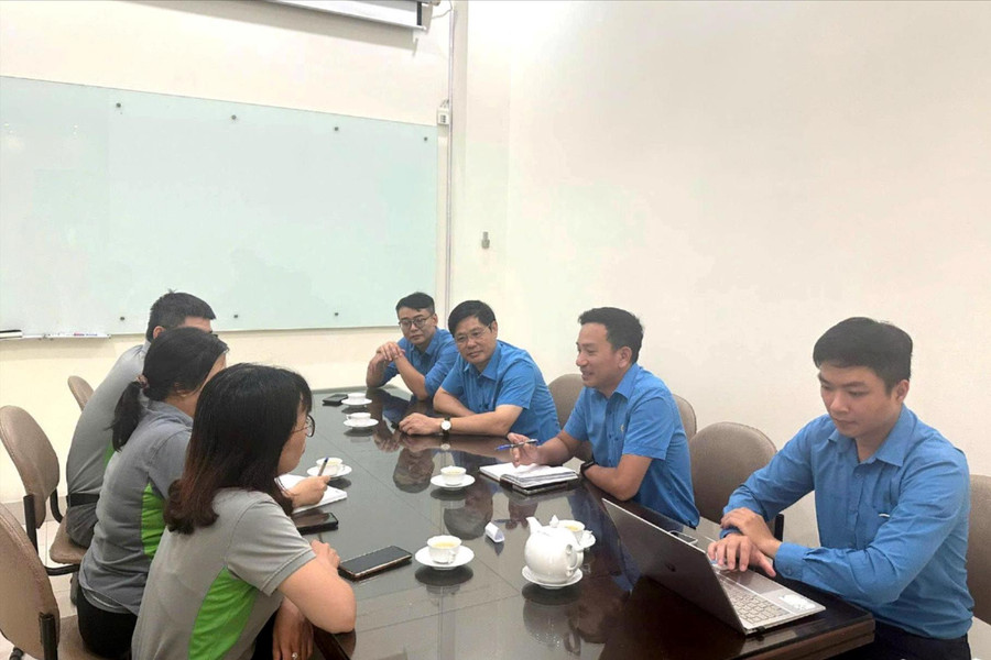 Hỗ trợ công nhân bằng gói vay khẩn cấp