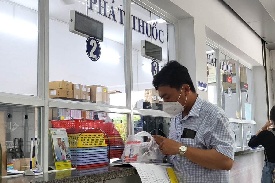 Bộ Y tế hướng dẫn thủ tục 'hoàn tiền' khi bệnh nhân có bảo hiểm phải tự mua thuốc