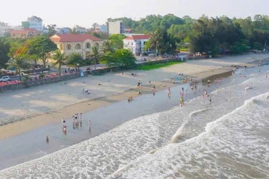 Do Son joins hands in beach-cleanups