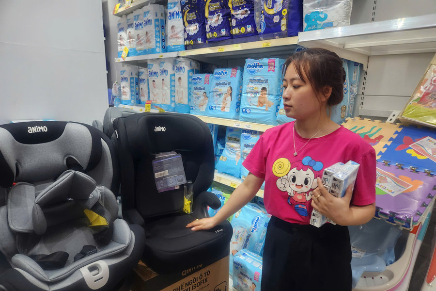 Băn khoăn quy chuẩn ghế trẻ em trên ô tô trước 'giờ G'