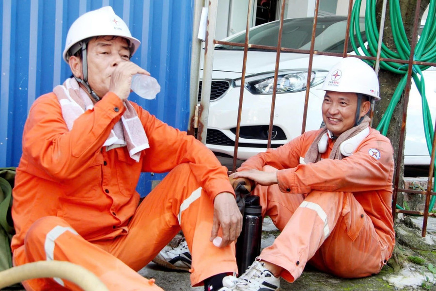 Nắng nóng cực đoan gây nhiều thách thức với người lao động