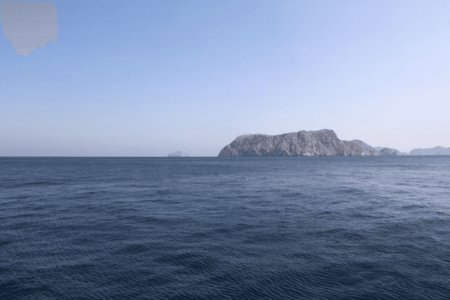 Tàu hàng bị tấn công tại eo biển Hormuz