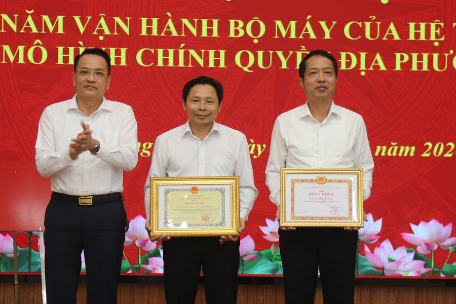 Người dân Hồng Châu hài lòng về giải quyết thủ tục hành chính tại xã