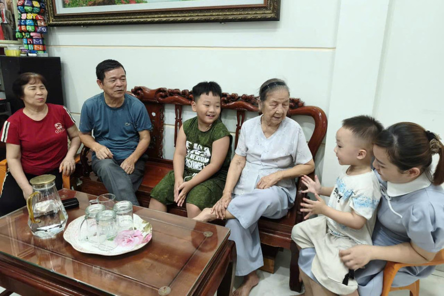 Những gia đình 'tứ đại đồng đường'