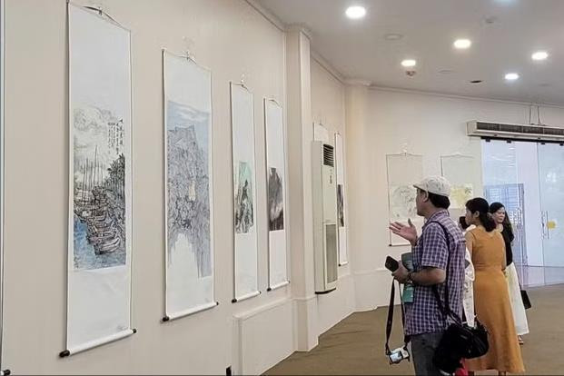 Khai mạc triển lãm lưu động các nước ASEAN tại Hà Nội