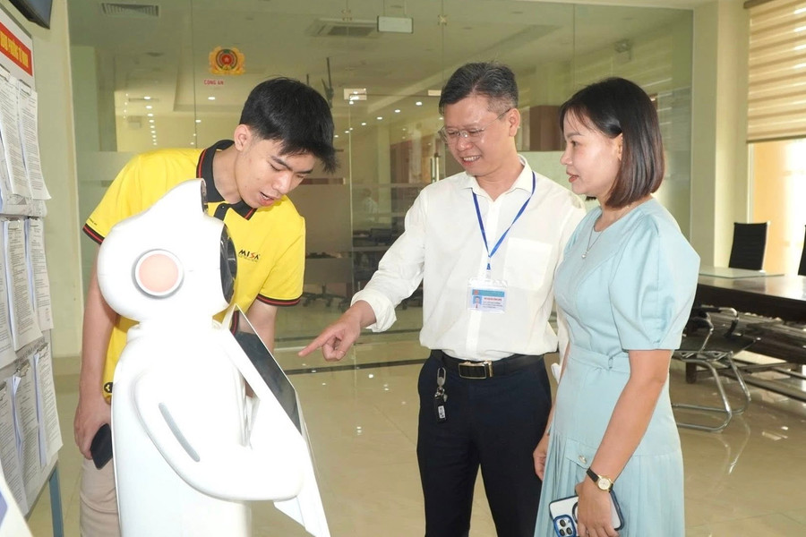 Robots supporting administrative reform