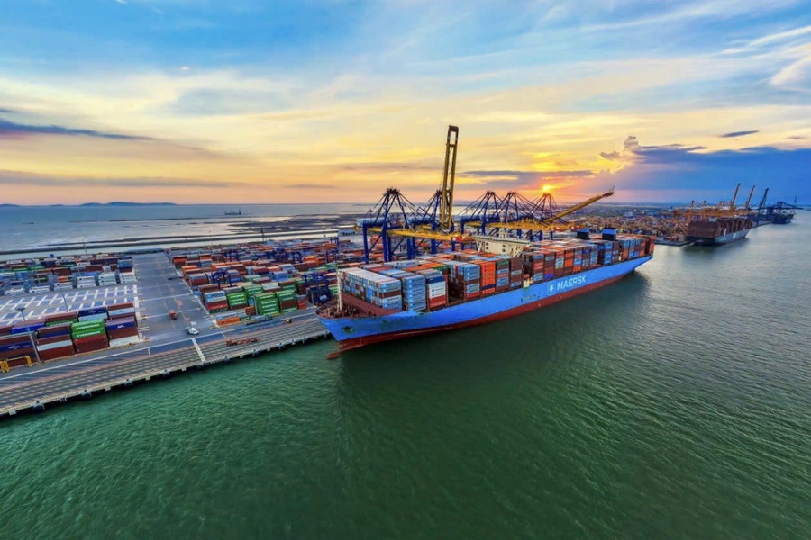 Developing inland-waterway logistics to optimize supply chains