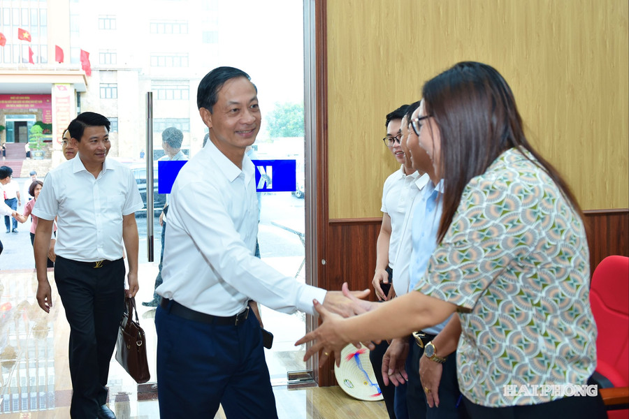 Phó Bí thư Thường trực Thành ủy Đỗ Mạnh Hiến tiếp xúc cử tri 5 xã, phường