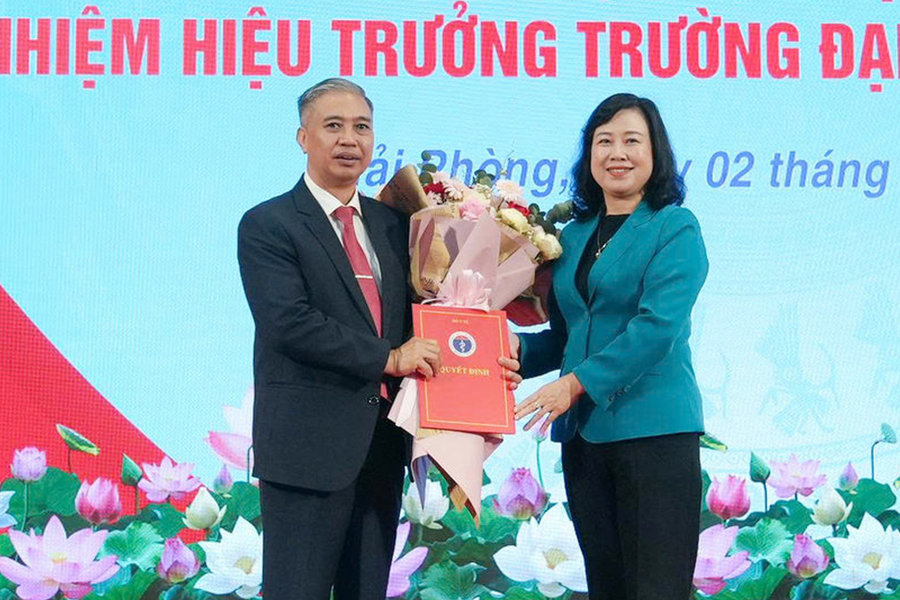 Bộ trưởng Bộ Y tế Đào Hồng Lan trao quyết định bổ nhiệm Hiệu trưởng Trường Đại học Y Dược Hải Phòng