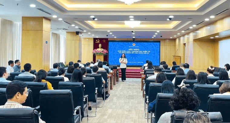 Xác thực danh tính người bán, siết chặt quản lý livestream