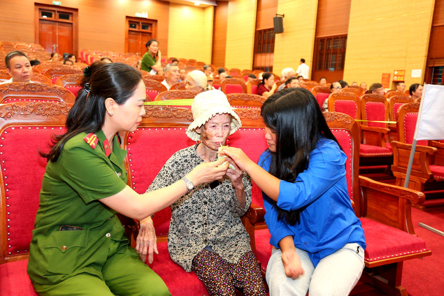 Lan tỏa nghĩa tình từ việc thu nhận mẫu ADN thân nhân liệt sĩ