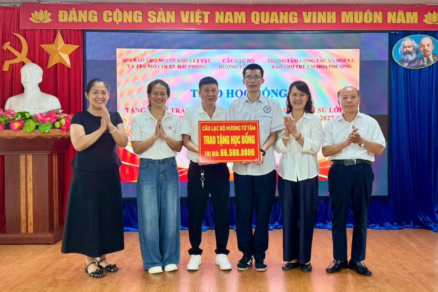 Tiếp sức đồng thủ khoa chuyên Sử vượt nghịch cảnh