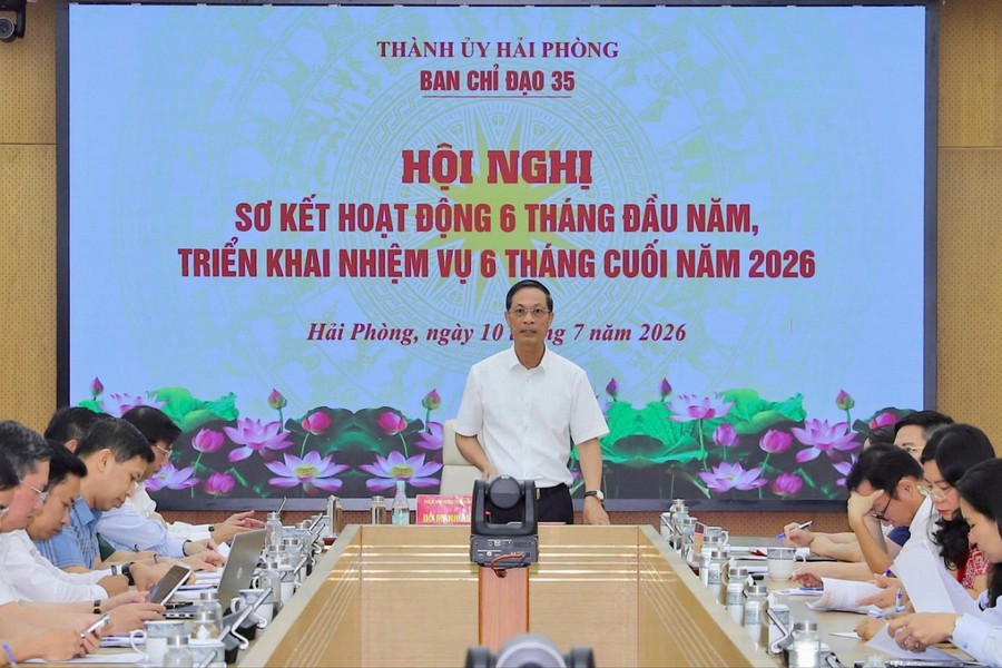 Đấu tranh phản bác các quan điểm sai trái, thù địch, bảo vệ vững chắc nền tảng tư tưởng của Đảng