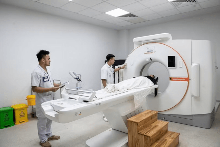 Xây dựng nền y tế hiện đại vì sức khỏe nhân dân