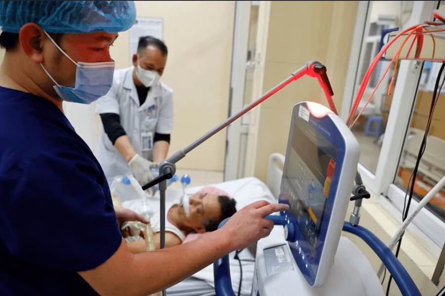 Không được yêu cầu người bệnh hiểm nghèo, cấp cứu trình giấy chuyển viện