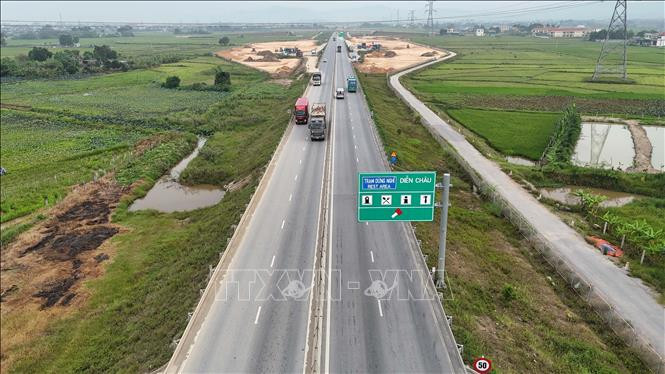 Còn 5 dự án cao tốc Bắc - Nam không kịp tiến độ thu phí từ ngày 15/7
