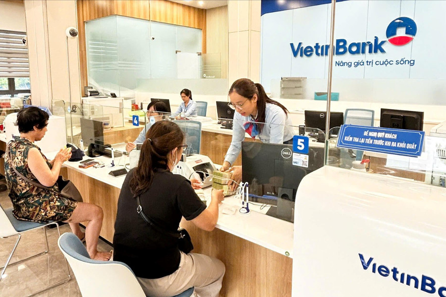 Nghịch lý lãi suất ngân hàng