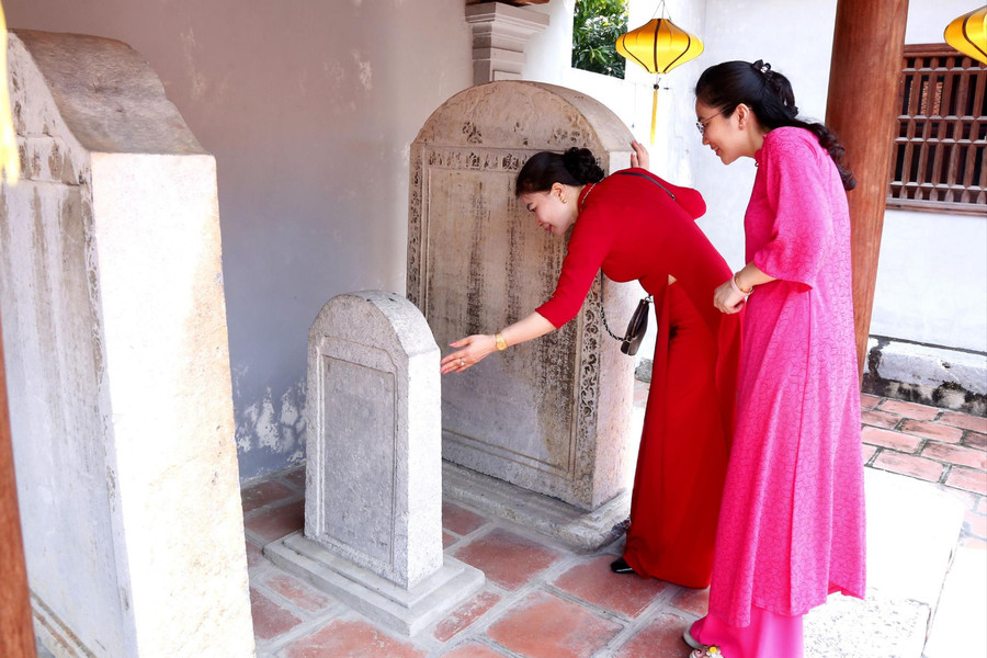 Những người giữ gìn di sản đình Hàng Kênh