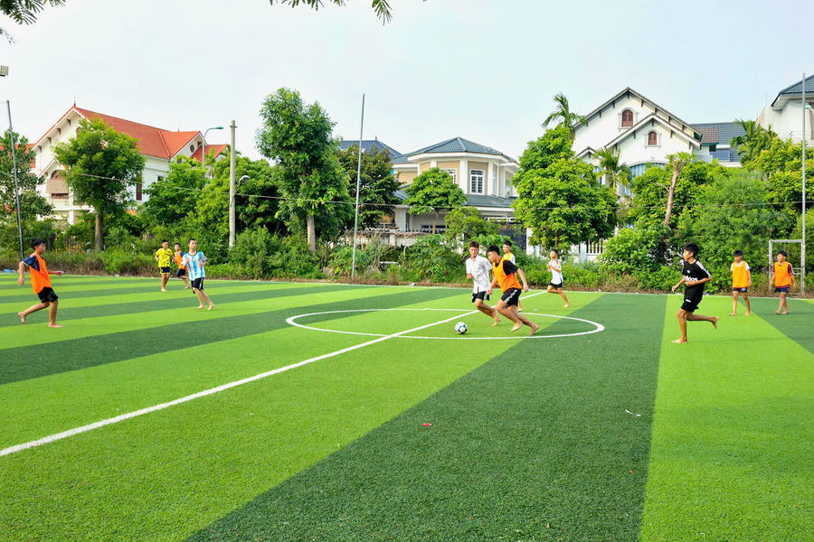 Gần 100 học sinh xã Ninh Giang tham gia lớp đào tạo bóng đá miễn phí