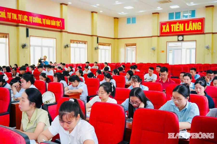 Bồi dưỡng nhận thức về Đảng cho 122 quần chúng ưu tú