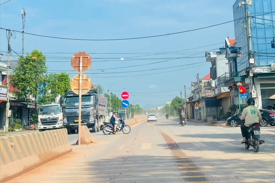 Nhiều 'điểm đen' giao thông trên quốc lộ 18 qua Hải Phòng