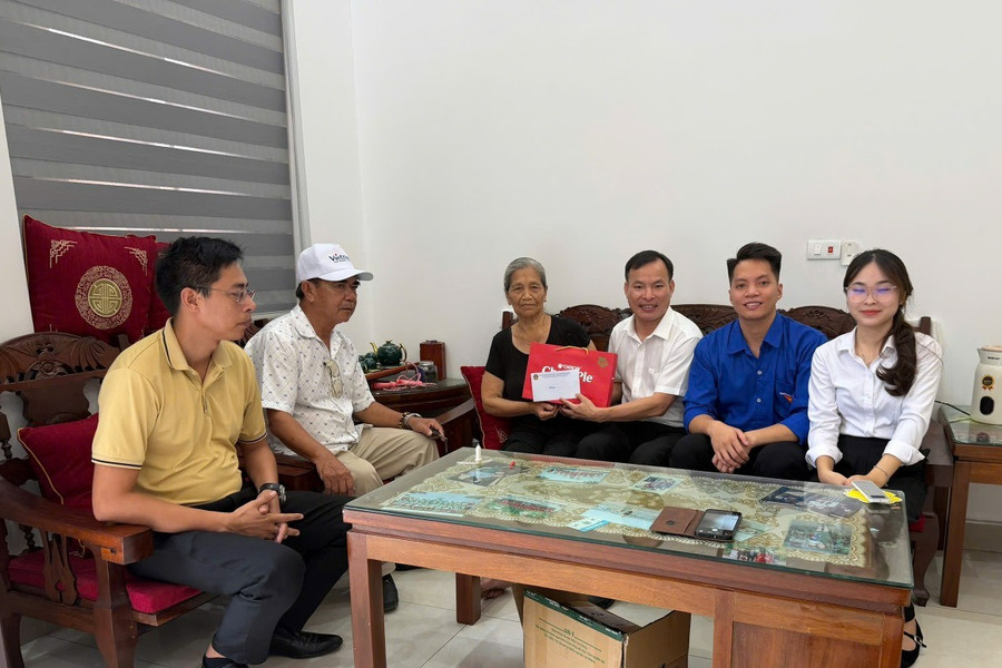 Tòa án Nhân dân khu vực 2 thăm, tặng quà gia đình chính sách