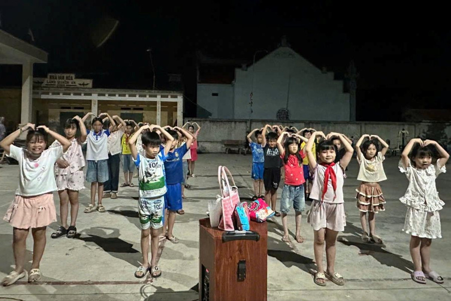 Mùa hè của những ‘sân khấu cộng đồng’ trẻ thơ