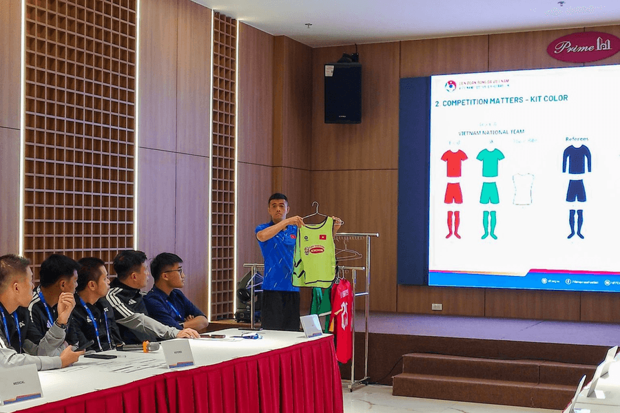 Sẵn sàng cho trận giao hữu bóng đá quốc tế giữa Việt Nam và Myanmar