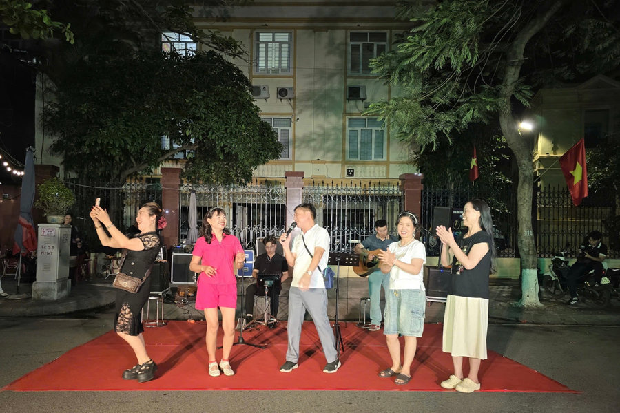 ‘Mở lối’ kinh tế đêm từ phố đi bộ