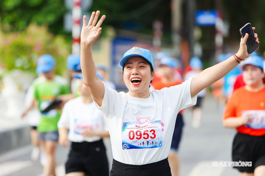 Hơn 2.000 người chinh phục núi Thiên Văn