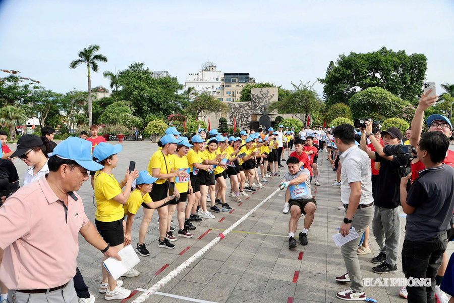 5.000 người tham gia giải chạy 'Những bước chân khỏe đẹp' và giải kéo co 6 phường ở Hải Phòng