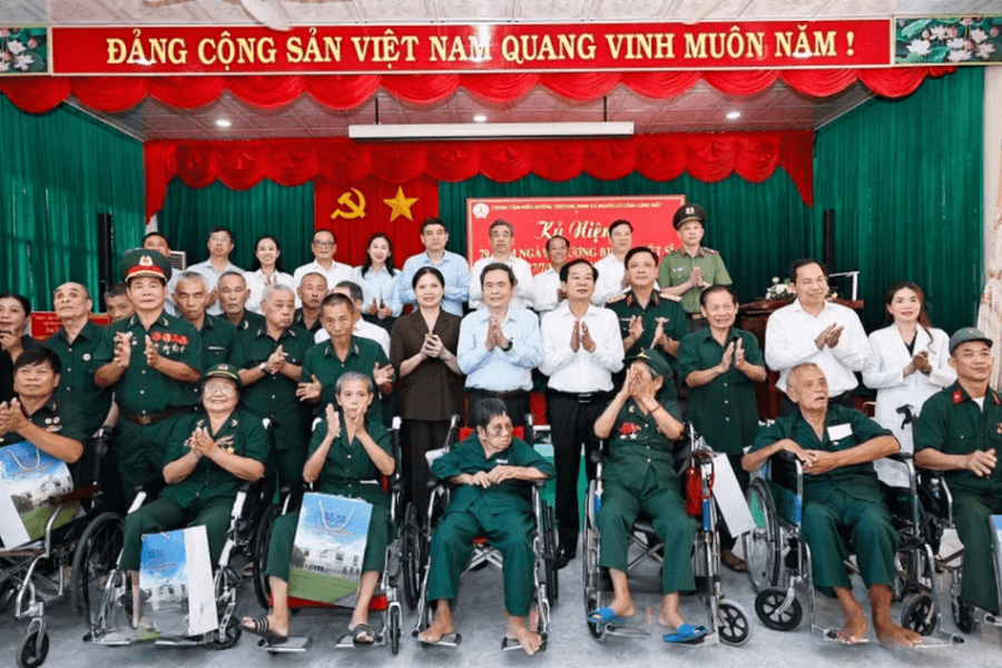 Tiếp tục chăm lo toàn diện người có công với cách mạng