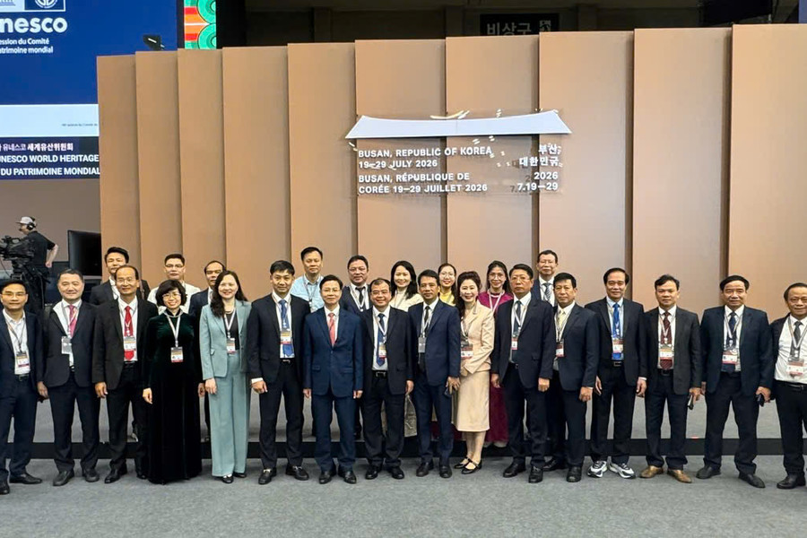 Hai Phong delegation attends UNESCO's 48th session