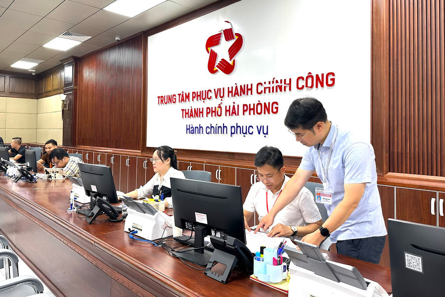 Vì sao cần ban hành chính sách hỗ trợ công chức bộ phận 'một cửa'?