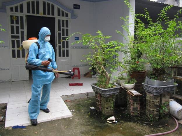 Cẩn trọng ngộ độc khi tự phun thuốc diệt muỗi