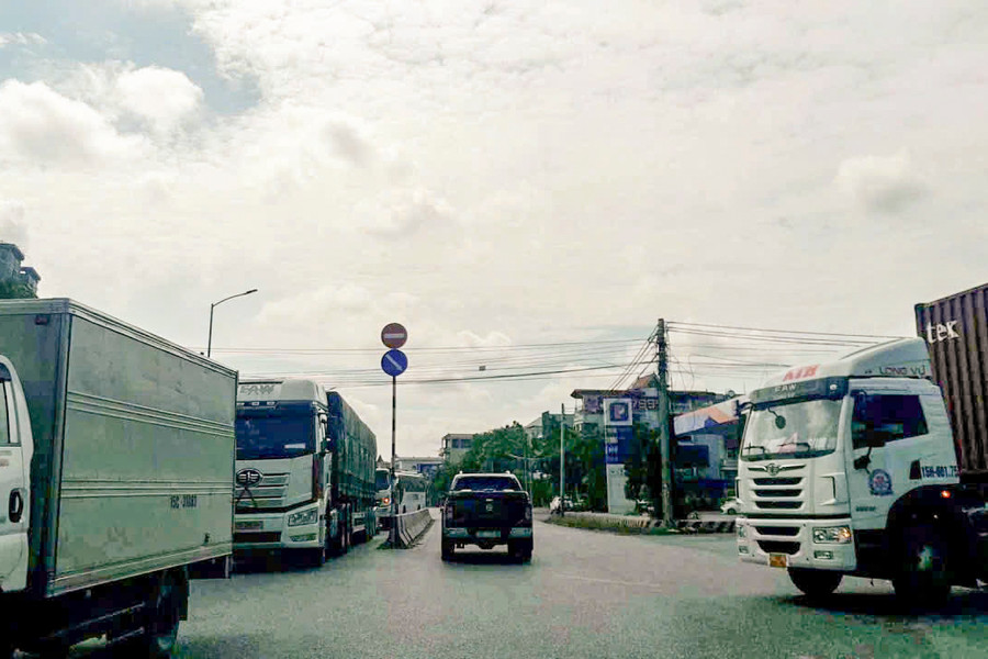 'Nút thắt' giao thông tại ngã ba Hùng Vương - đường tỉnh 351
