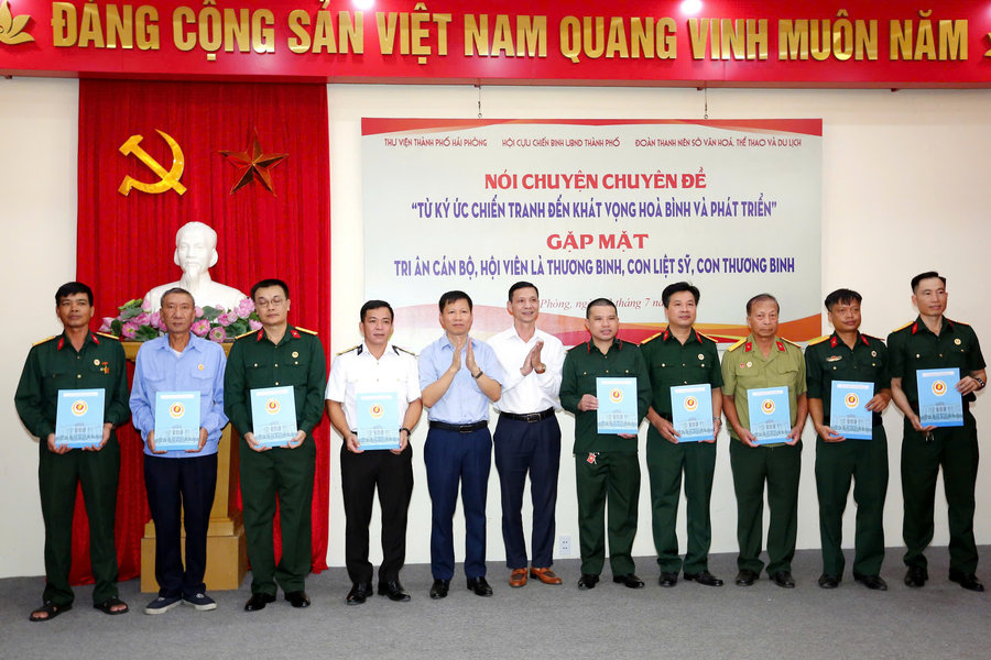 Ôn ký ức chiến tranh, bồi đắp khát vọng hòa bình