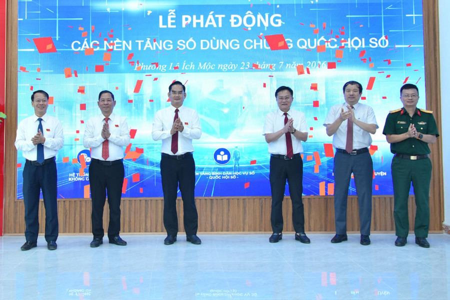 HĐND phường Lê Ích Mộc thực hiện 'kỳ họp số' trên nền tảng Q-Cabinet