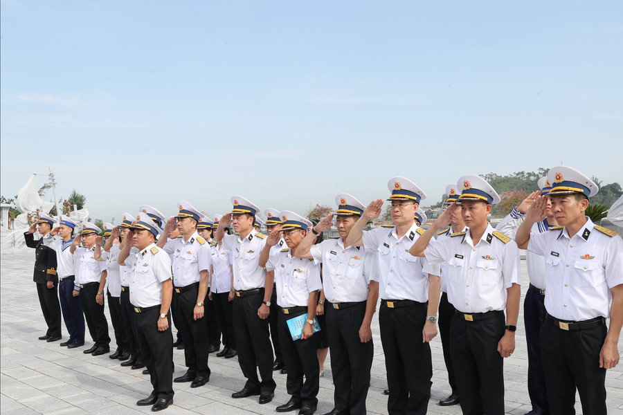 Quân chủng Hải quân tri ân Anh hùng liệt sĩ tại Bến K15