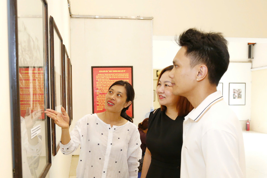 Triển lãm hơn 150 hình ảnh, tư liệu chủ đề '79 năm đền ơn, đáp nghĩa'
