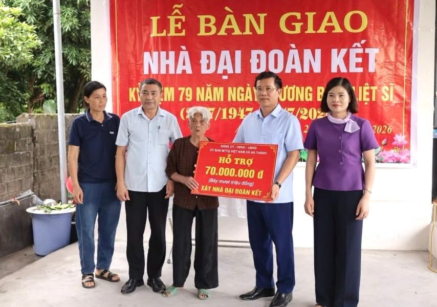 Xã An Thành bàn giao nhà 'Đại đoàn kết' cho hộ có hoàn cảnh đặc biệt khó khăn
