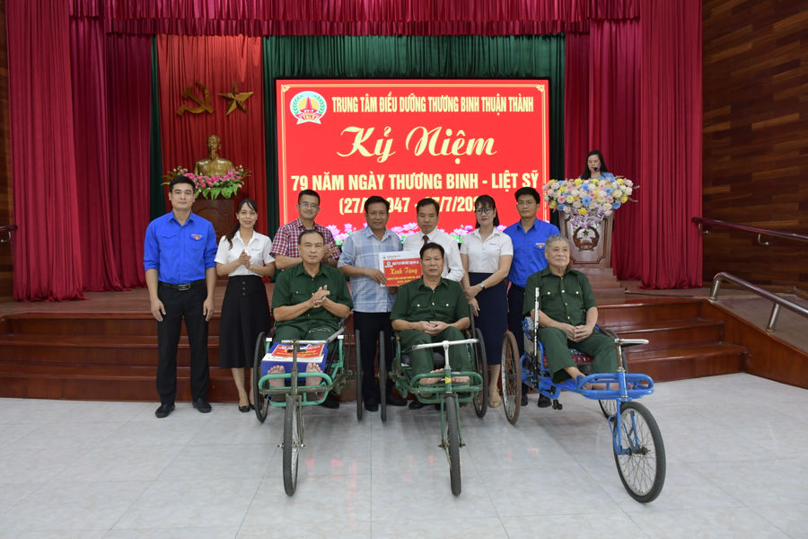 Công ty CP Nhiệt điện Phả Lại tri ân người có công
