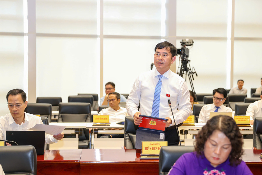 Một số hình ảnh chất vấn và trả lời chất vấn tại Kỳ họp thứ 3 HĐND thành phố khóa XVII