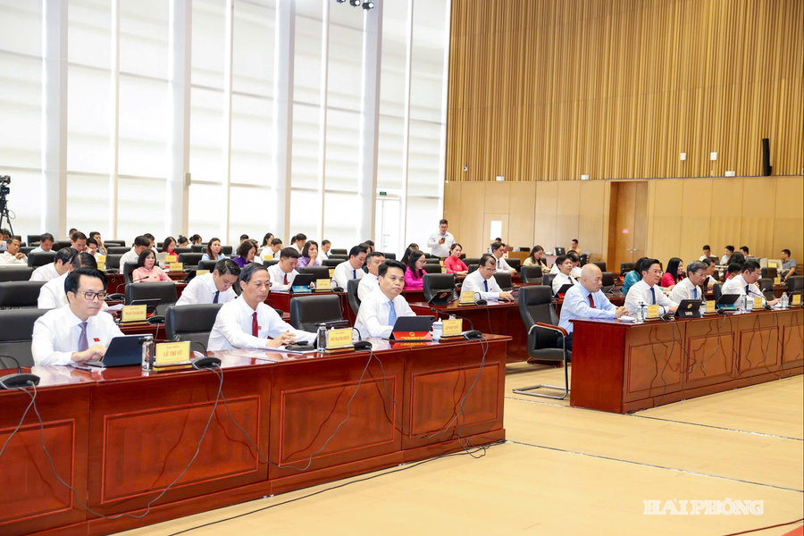 Quyết nghị những vấn đề phục vụ phát triển thành phố và đời sống nhân dân