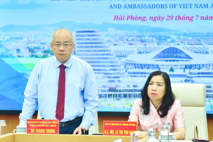 Chủ tịch UBND thành phố Đỗ Thành Trung tiếp Đoàn Lãnh sự danh dự và Đại sứ Việt Nam ở nước ngoài