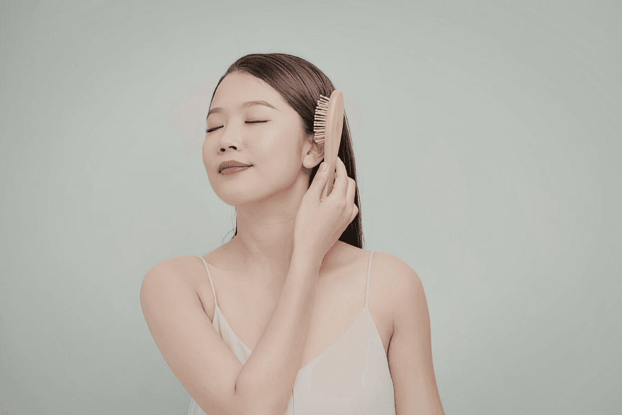 5 cách giữ da đầu khỏe mạnh, giảm gãy rụng tóc