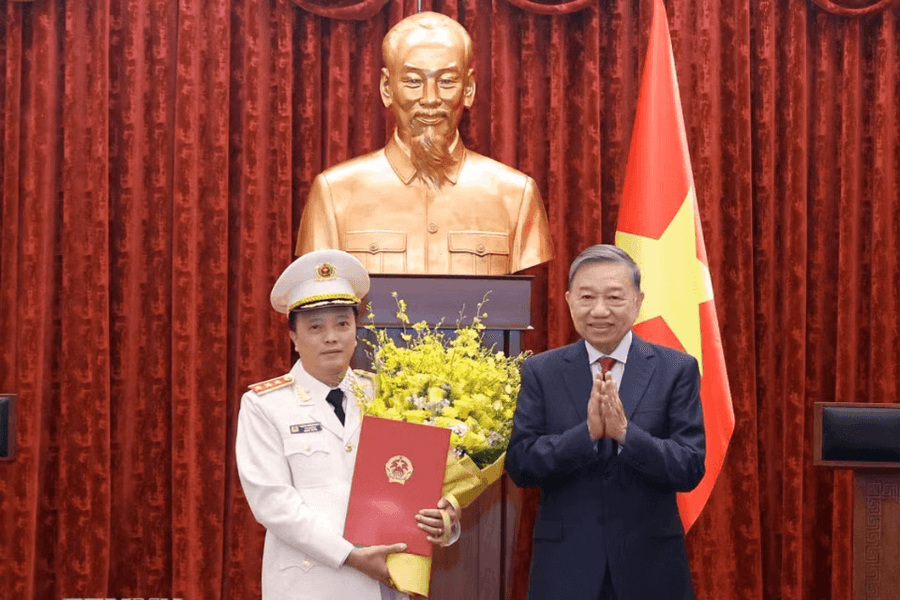 Trao quyết định thăng quân hàm Thượng tướng cho đồng chí Đặng Hồng Đức
