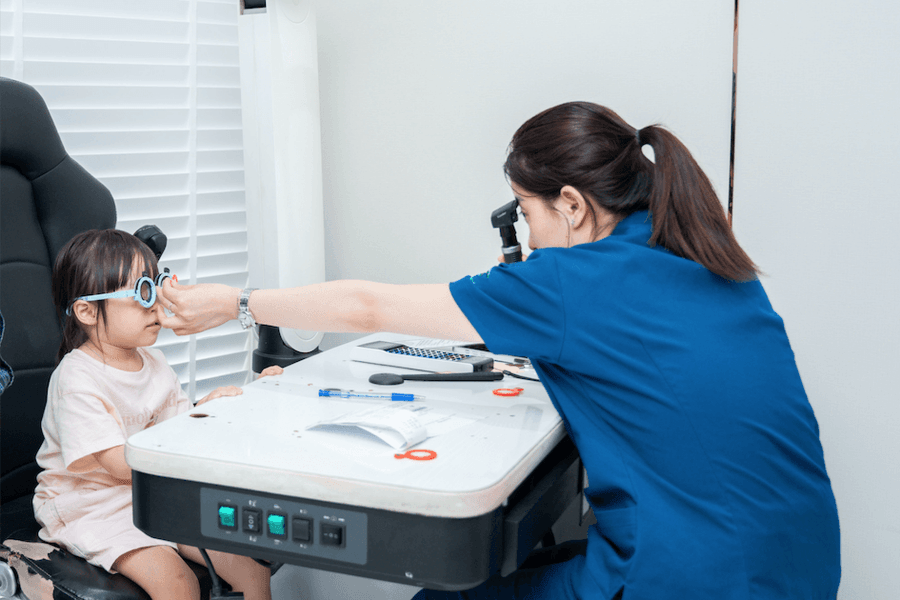 Báo động cận thị học đường khi nhiều trẻ giảm thị lực từ rất sớm
