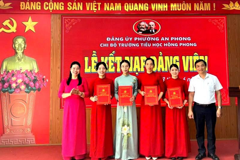 An Phong phát triển mạnh đội ngũ đảng viên trẻ