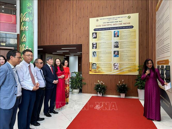 Trưng bày thành tựu nghiên cứu văn hóa, văn học qua nhiều thế hệ
